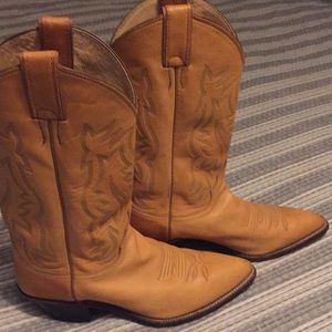 Women’s Justin’s cowboy boots